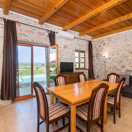 House Stone Curlew 3 Vikendica Lisane Tinjske