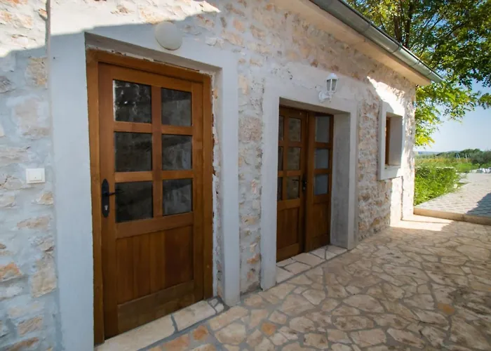 House Stone Curlew 3 * Lisane Tinjske