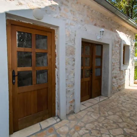 House Stone Curlew 3 * Lisane Tinjske