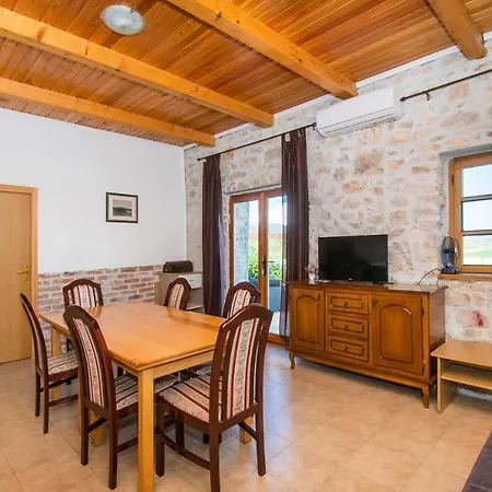 House Stone Curlew 3 Ferienhaus Lisane Tinjske